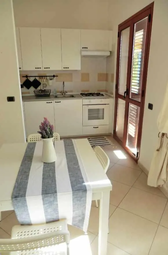 Appartamento Bilocale 10 al mare con veranda Àrbatax