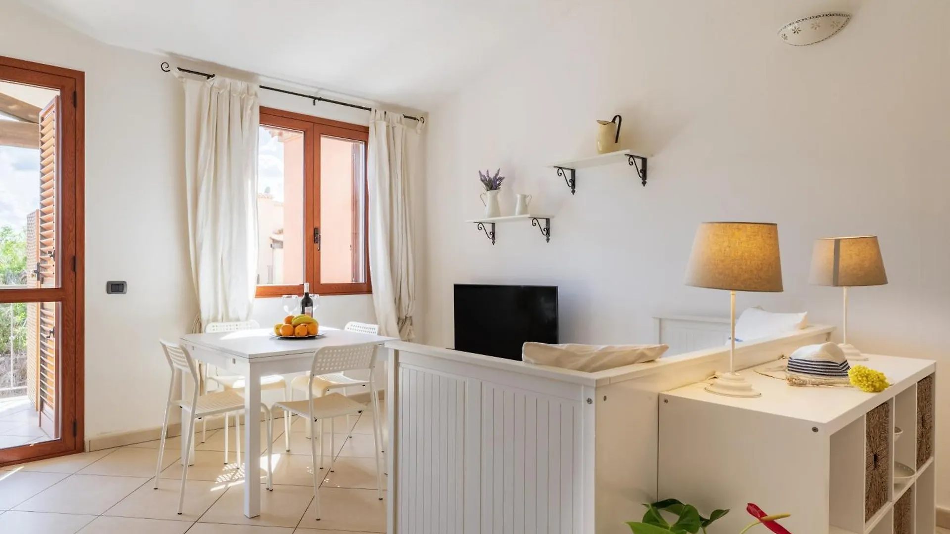 Bilocale 10 al mare con veranda Àrbatax Italia